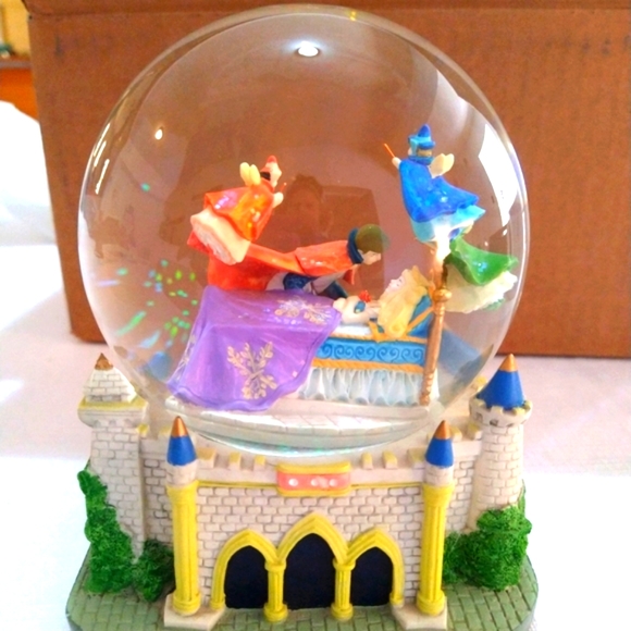 Vintage Sleeping Beauty Disney Musical Snowglobe - Picture 6 of 11